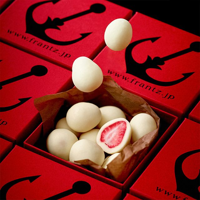 Kobe Frantz - White chocolate strawberry truffles in the red box
